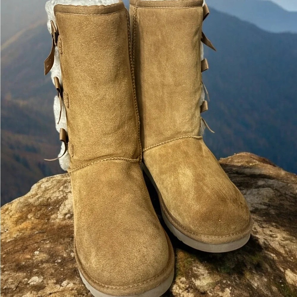 UGG Victoria Tall Bow Boot Chestnut Size 11.
